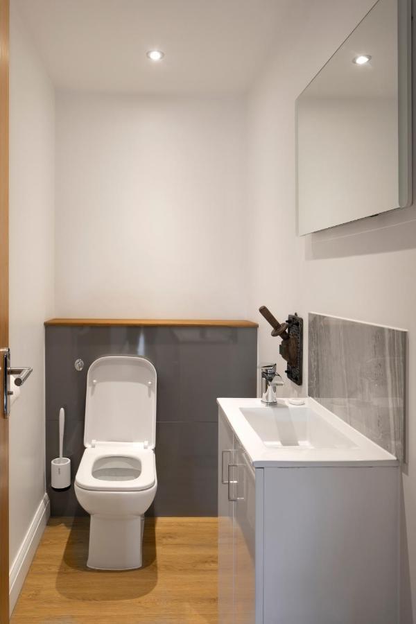 No 1 Wood Street Apartment Суиндън Екстериор снимка