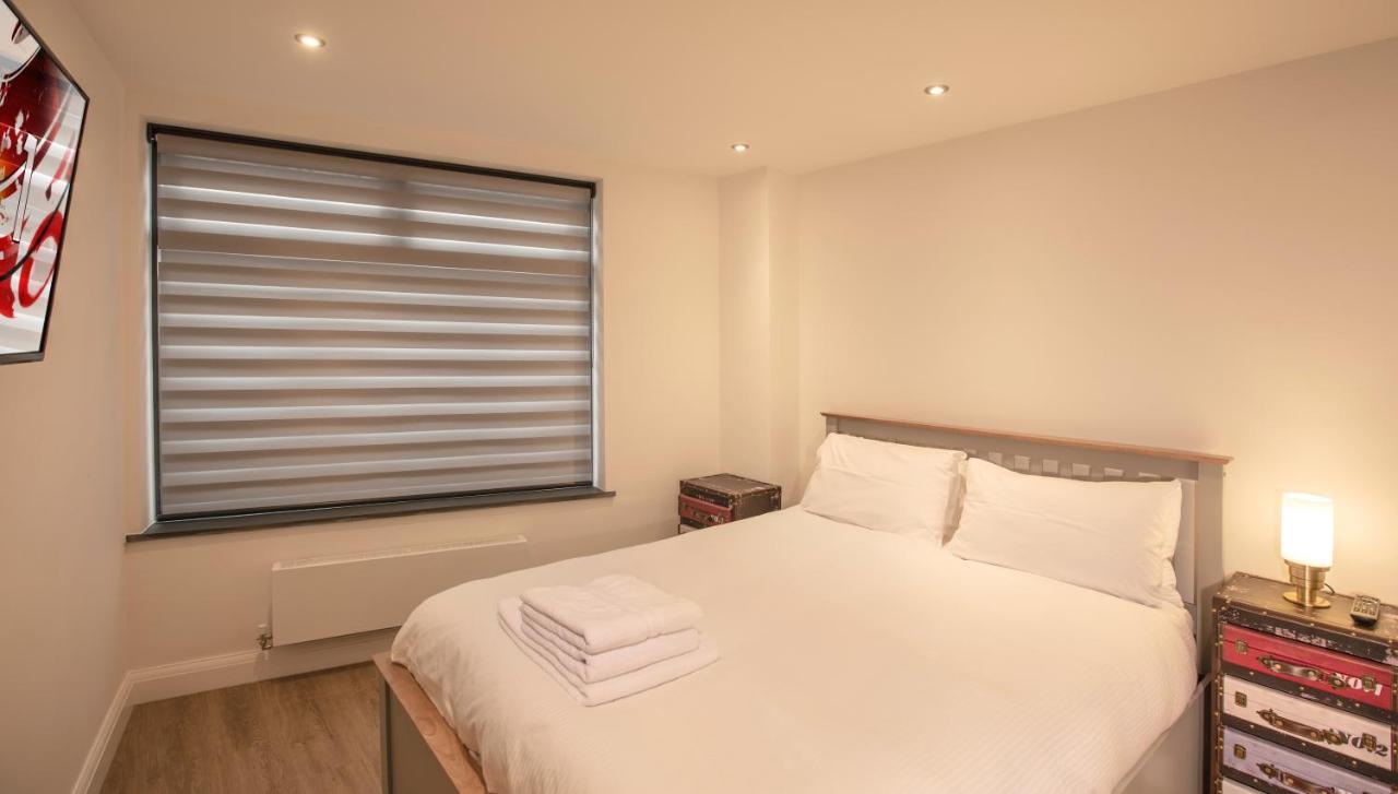 No 1 Wood Street Apartment Суиндън Екстериор снимка
